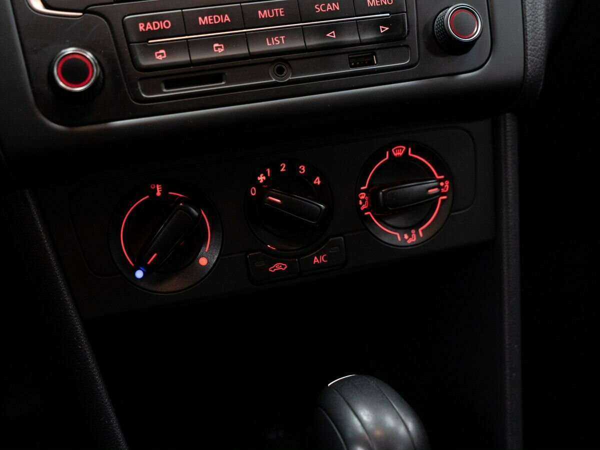 Купить Volkswagen Polo, 2017, 89 386 км, фото №10