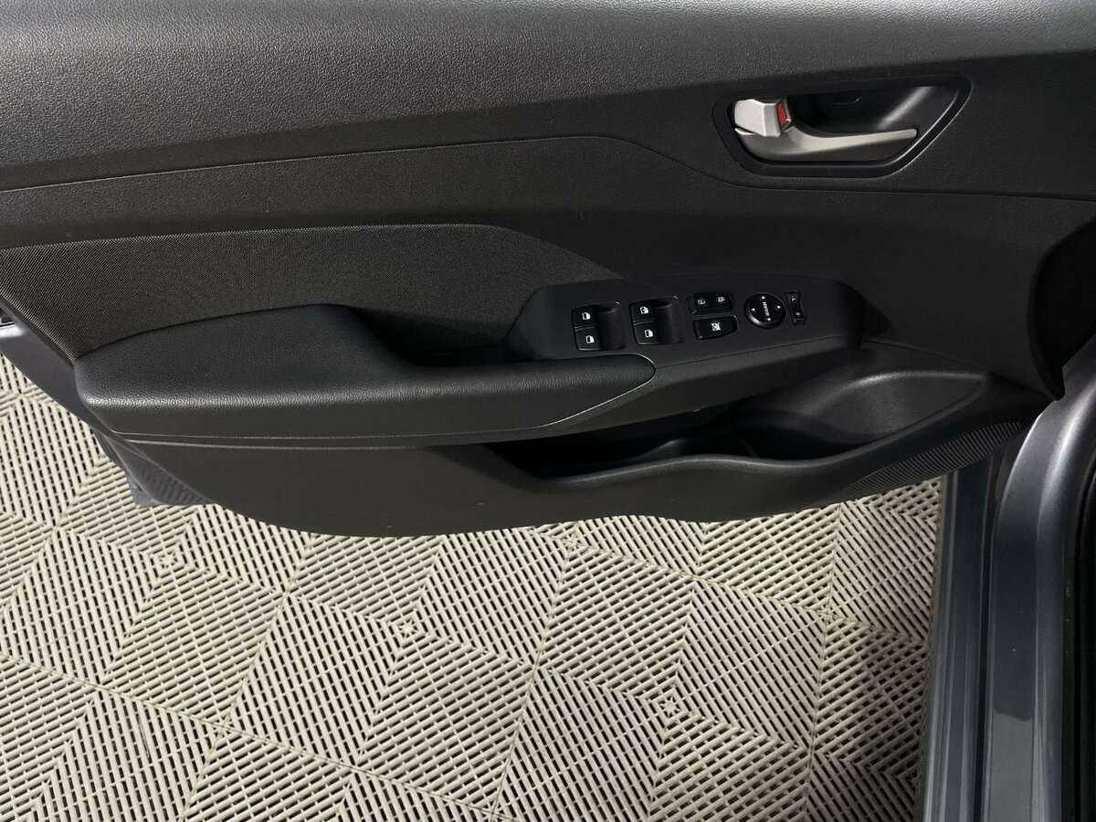 Купить Hyundai Solaris, 2017, 99 000 км, фото №8