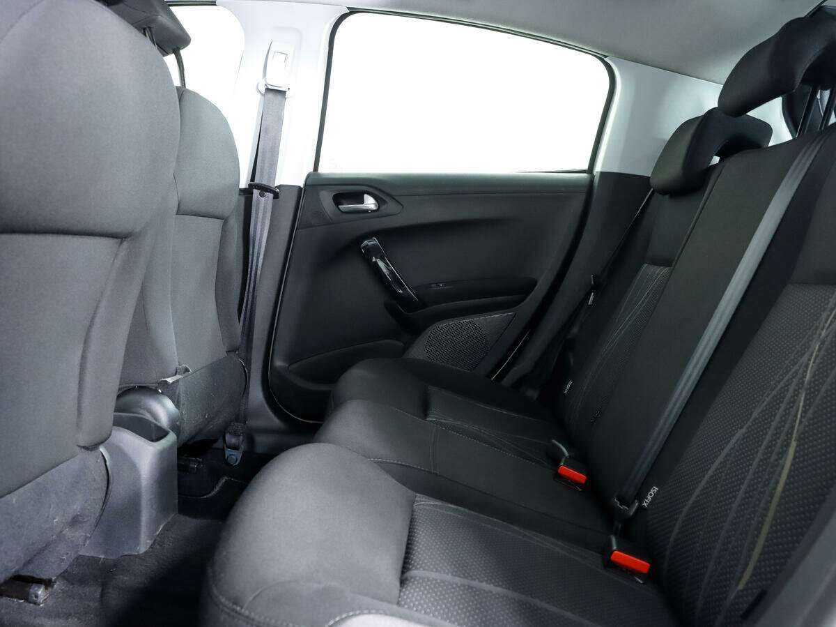 Купить Peugeot 208, 2013, 90 441 км, фото №11