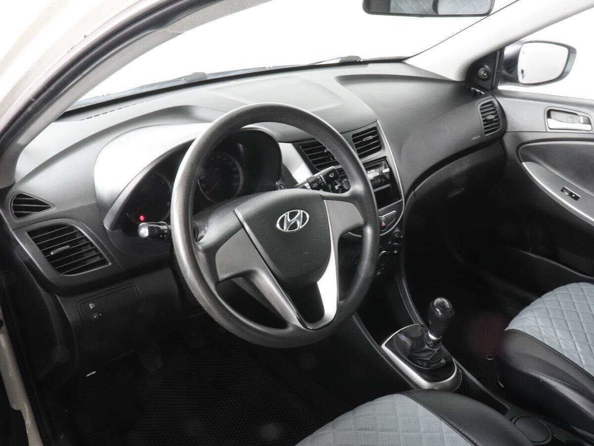 Купить Hyundai Solaris, 2015, 125 988 км, фото №9