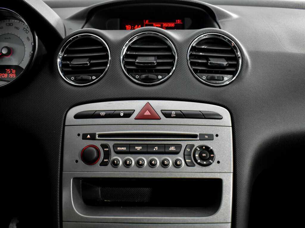 Купить Peugeot 408, 2016, 208 197 км, фото №14